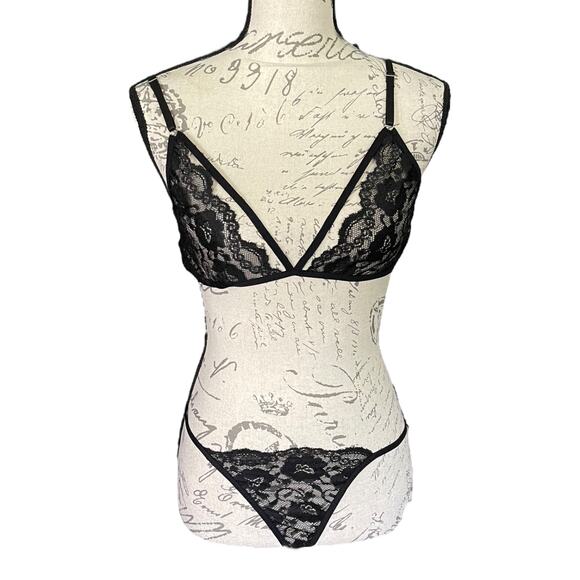 Black Lingerie Bra Panty Garter Belt & Stocking Set Small - Picture 1 of 3